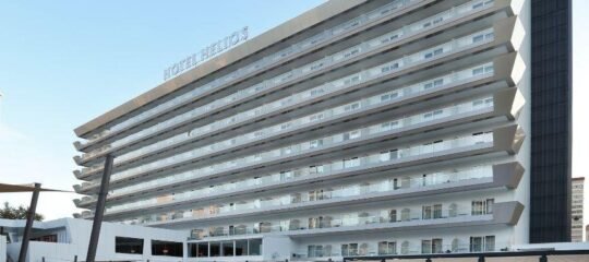 Hotel Helios is een populair en gezellig 4-sterrenhotel in de toeristenwijk Levante in Benidorm!